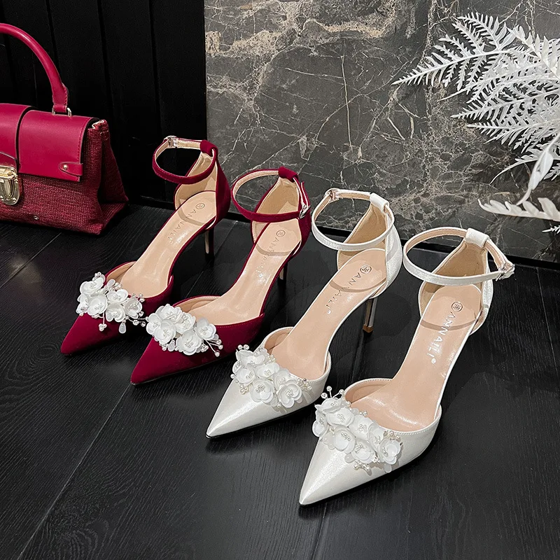 Sandales mariage talons hauts bout pointu ruban ajouré blanc – 2 façons de porter