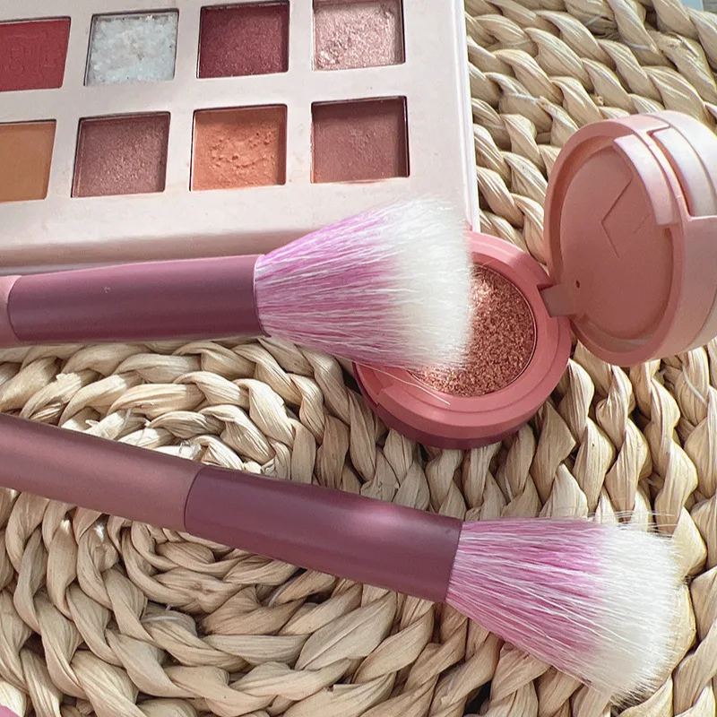 Pinceau Blush Multifonctionnel à Poils Synthétiques Fins – Maquillage Précis