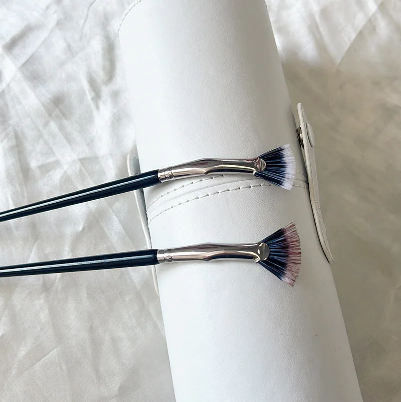 Brosse Éventail Mini Angel pour Cils & Mascara – Poignée Bois Noir