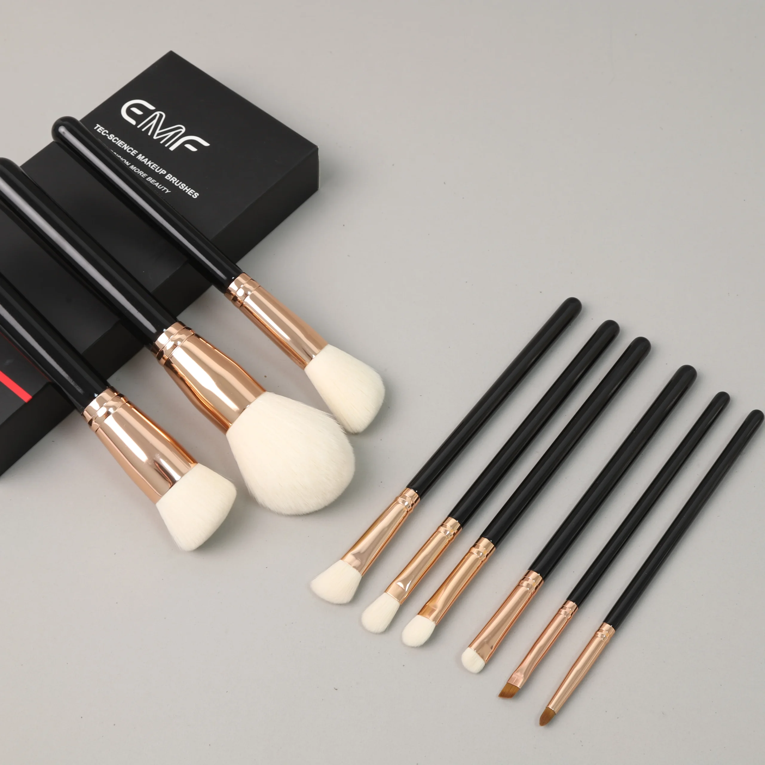 Ensemble 8 Pinceaux Maquillage Professionnels EMF – Poils Ultra-Doux & Manche en Bois Noir