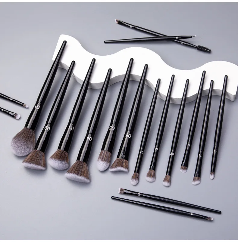 Set 18 Pinceaux Maquillage Professionnels Noir – Poils Synthétiques & Manche en Bois