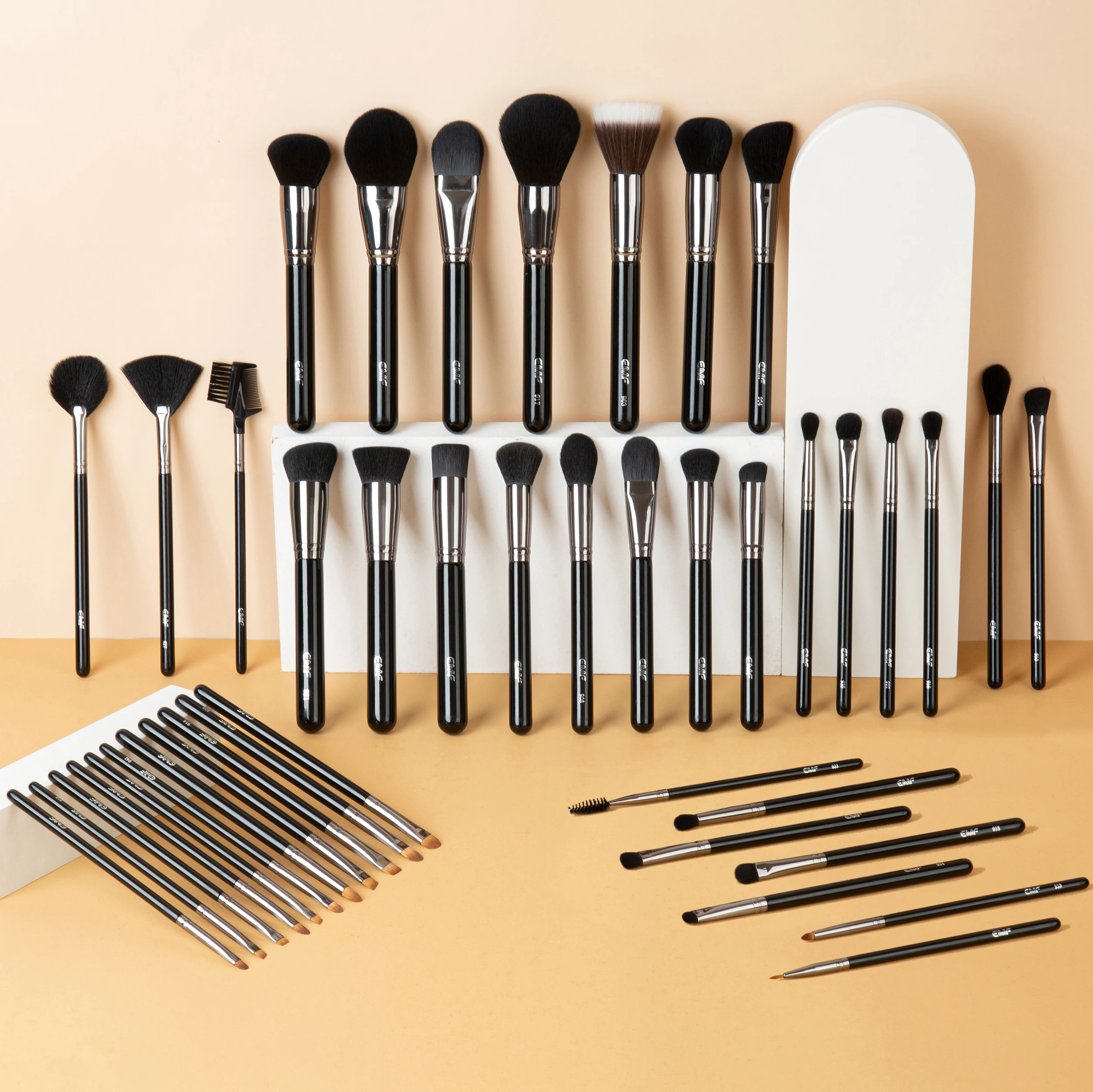 Ensemble 42 Pinceaux Maquillage Professionnel Végétalien – Manche Bois de Luxe