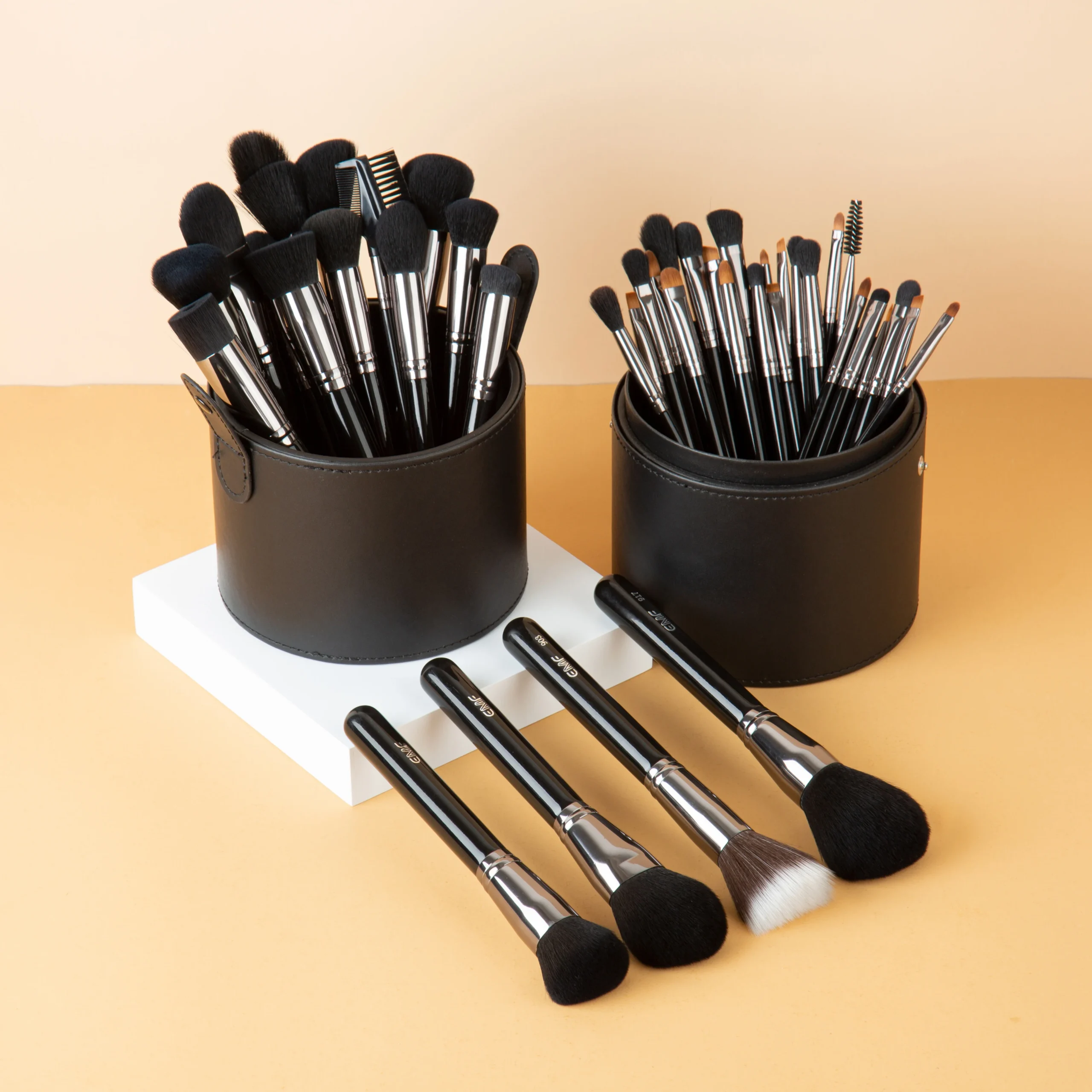 Lot 42 Pinceaux Maquillage Professionnels – Microfibre Cristalline, Manche en Bois, Logo Personnalisable