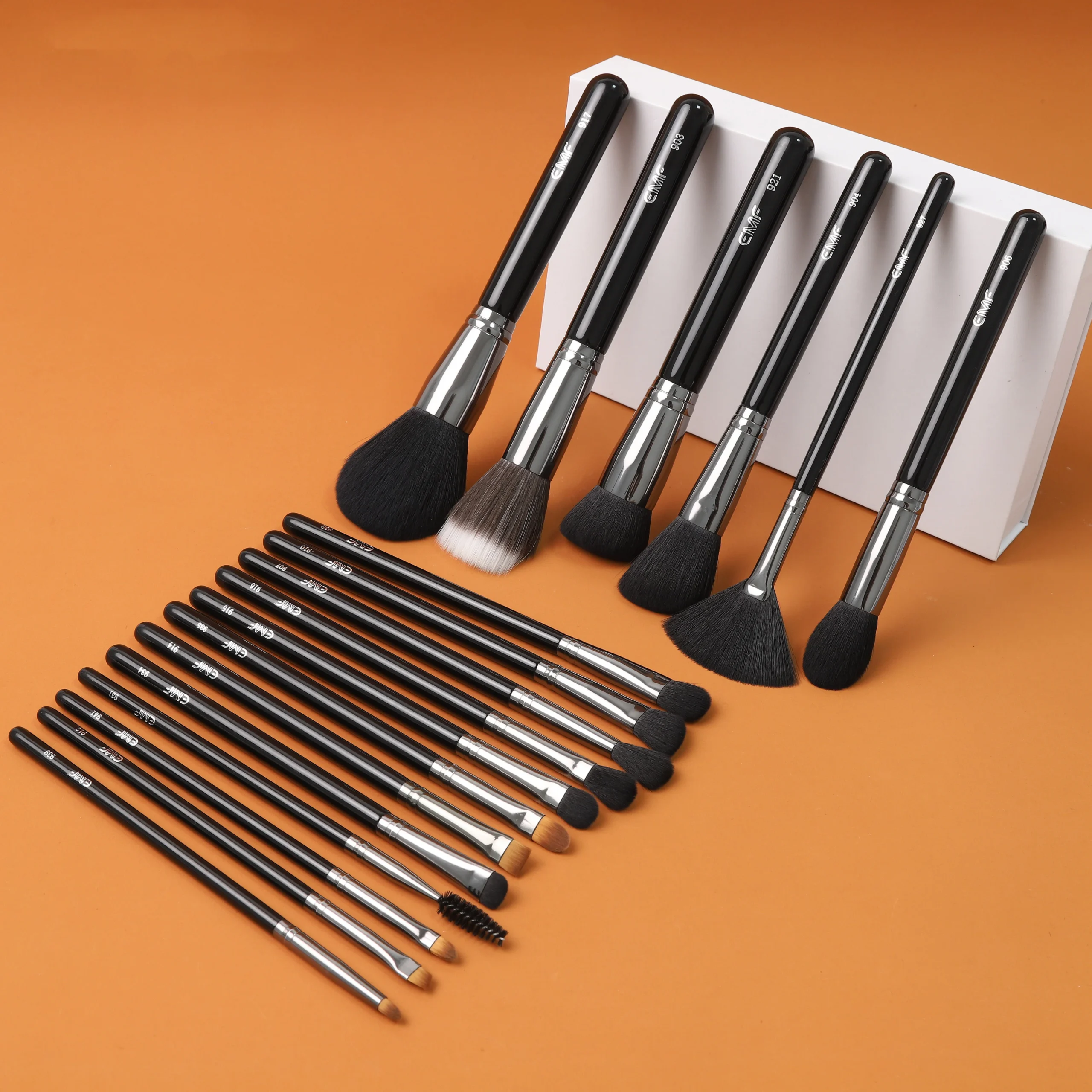 Set 18 Pinceaux Maquillage Professionnels EMF | Poils Synthétiques Vegan | Bois Noir