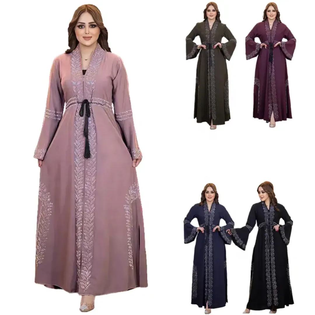 Abaya Femme Chic avec Broderies Élégantes et Ceinture - Tenue Modeste et Élégante