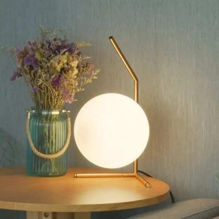 Lampe de Table Style Sculpture en Laiton & Verre – TQ22033