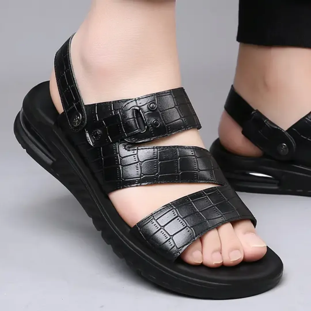 Sandales Homme Antidérapantes en Simili Cuir – Look Croco Noir, Confort et Élégance