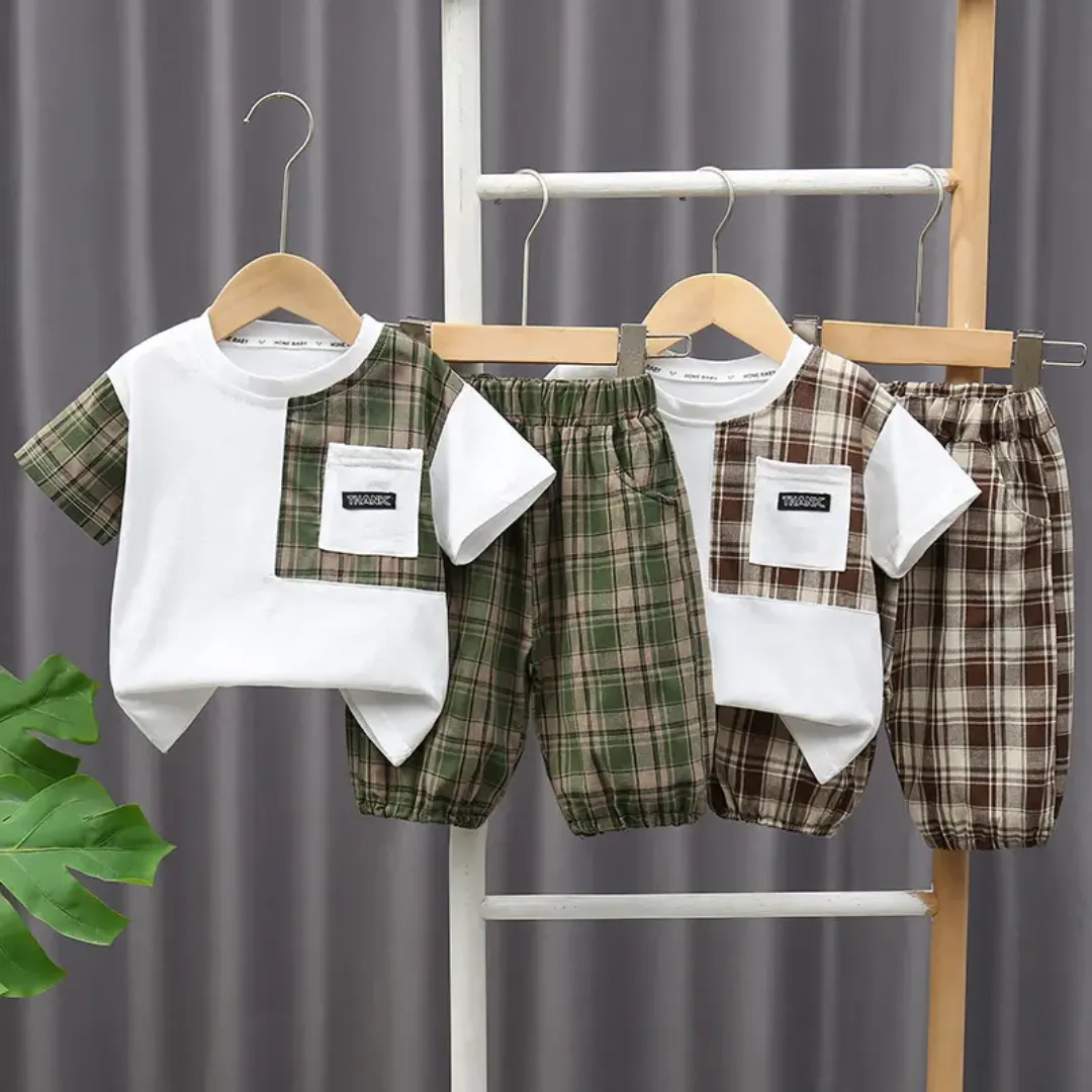 Ensemble garçon à carreaux – T-shirt blanc + short assorti