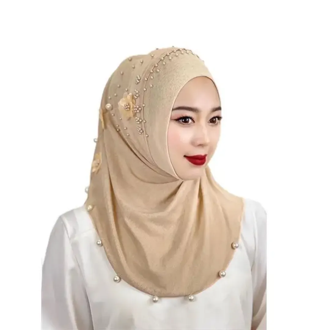 Hijab Uni Élégant à Longue Queue Avec Embellissements En Perles Et Strass