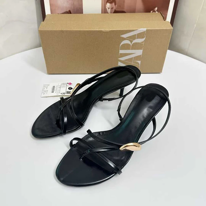 Sandales compensées élégantes pour femme – Bout ouvert, bride métallique & semelle plateforme
