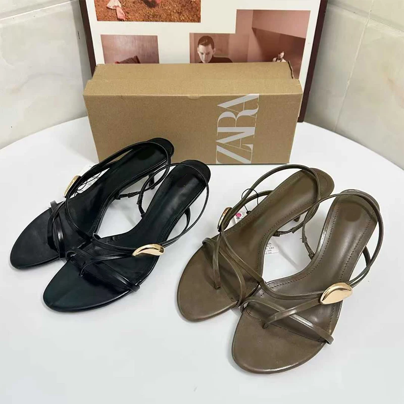 Sandales compensées élégantes pour femme – Bout ouvert, bride métallique & semelle plateforme