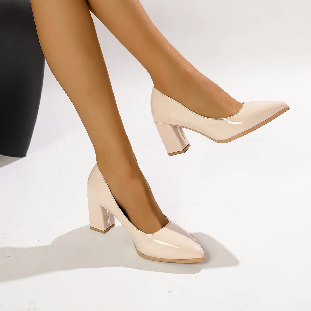 Escarpins PU brillant bout pointu – Style banquet formel, légères & imperméables | Collection 2026