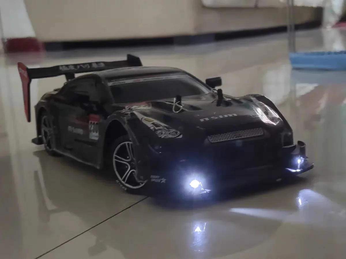 Voiture RC Drift AiJH 1:14 avec Lumières & Effet Fumée – Télécommande 4 Canaux
