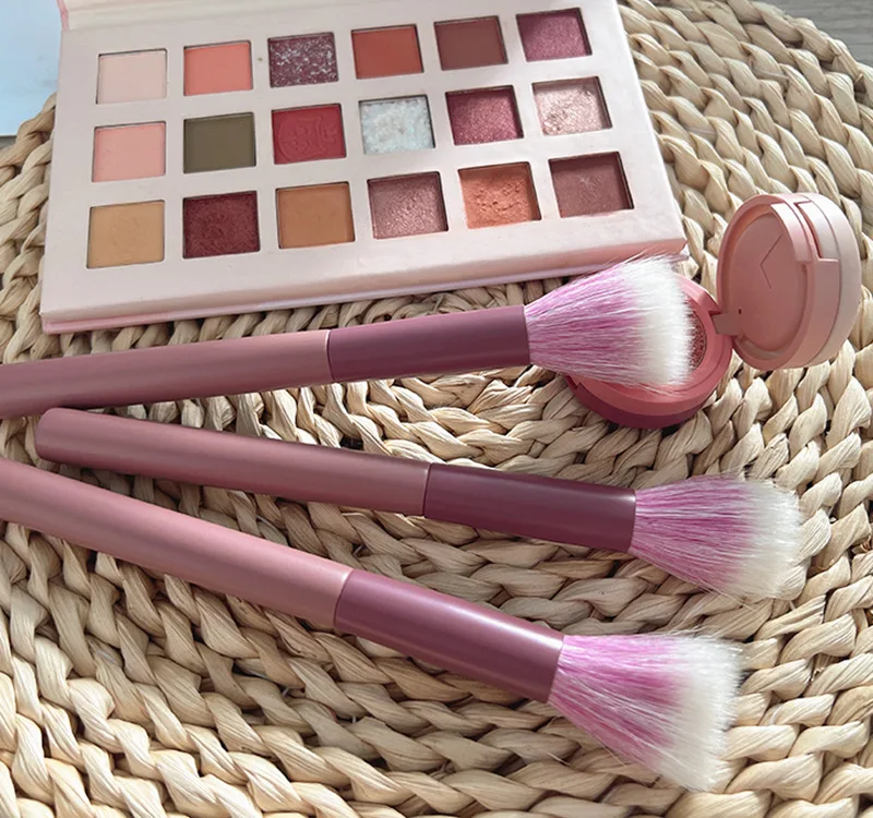 Pinceau Blush Multifonctionnel à Poils Synthétiques Fins – Maquillage Précis