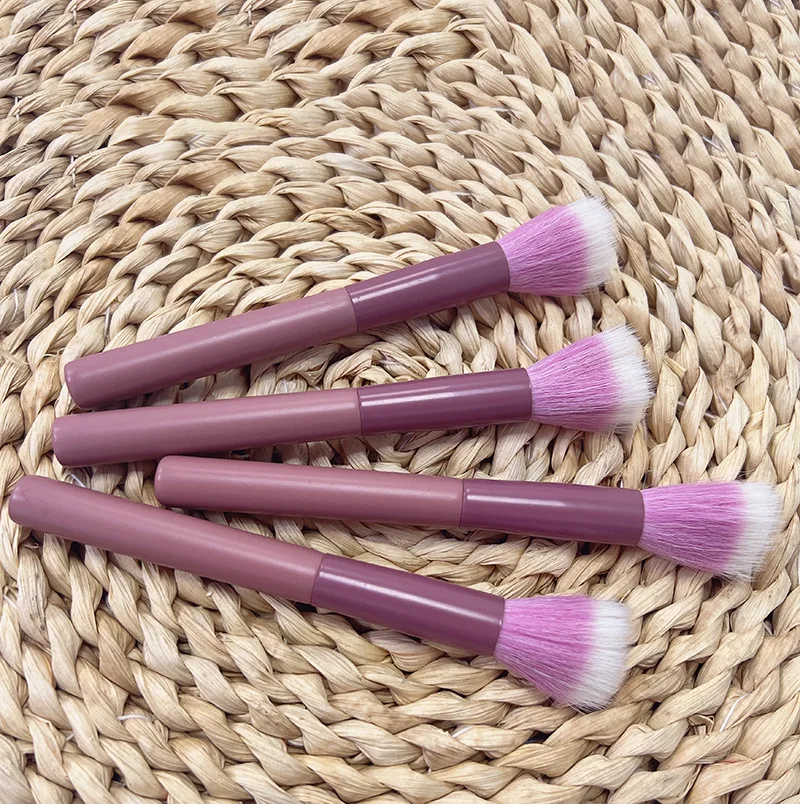 Pinceau Blush Multifonctionnel à Poils Synthétiques Fins – Maquillage Précis