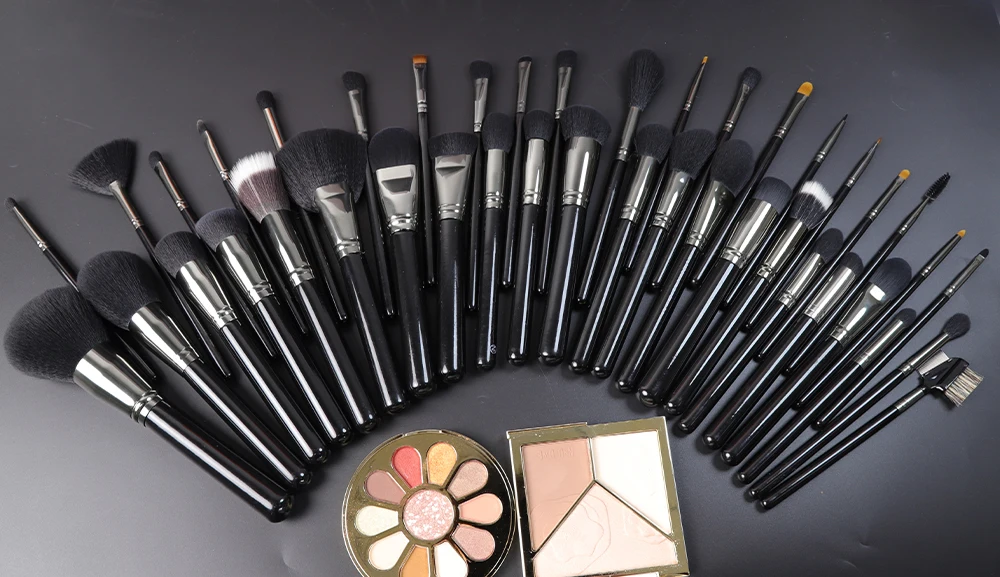 Ensemble 14 Pinceaux de Maquillage Professionnel Noir - Poils Synthétiques & Manche Bois