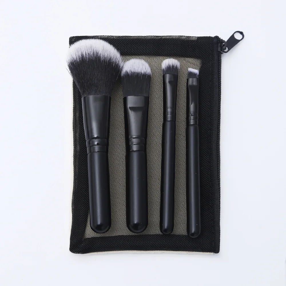 Ensemble 4 Pinceaux Maquillage Portable avec Pochette – Visage & Yeux