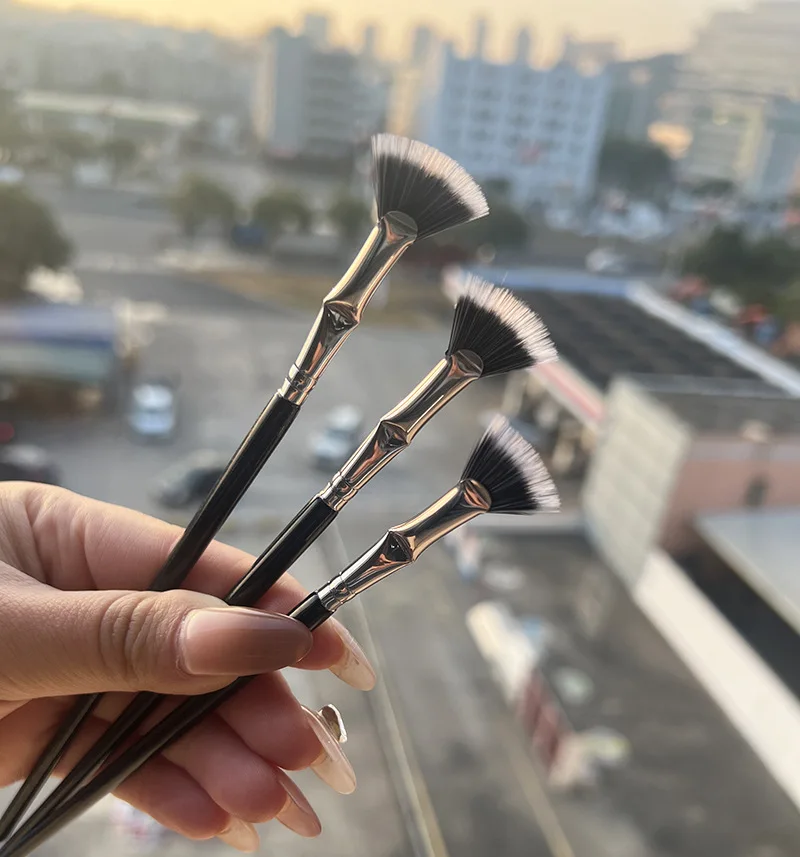 Brosse Éventail Mini Angel pour Cils & Mascara – Poignée Bois Noir