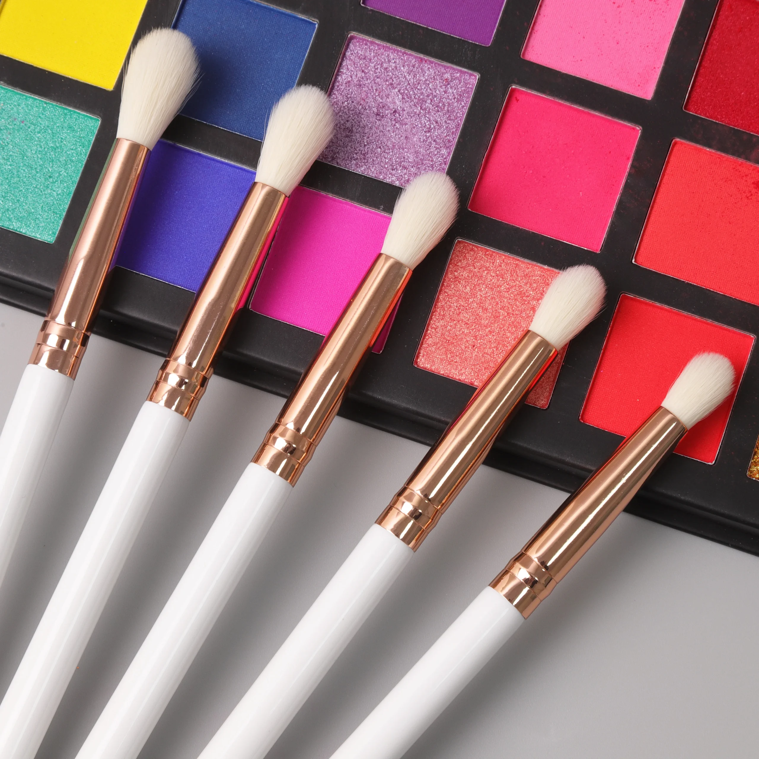 Pinceau de maquillage professionnel doré – Fibre vegan microcristalline | Manche bois élégant
