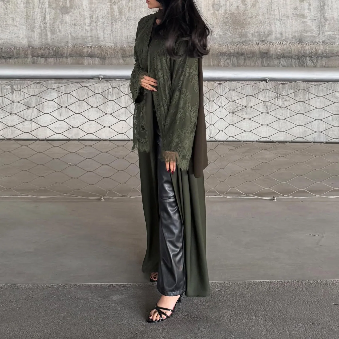 Abaya ouverte femme MQ281 – Robe musulmane maxi dentelle cardigan style Dubaï