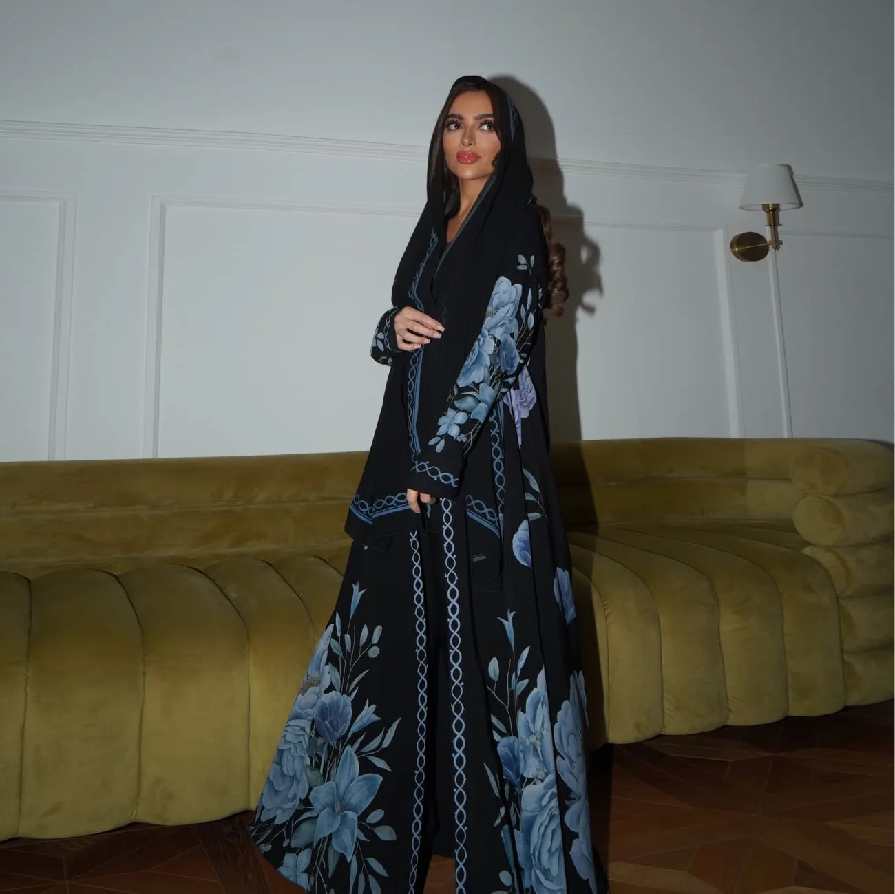 Abaya ouverte fleurie MQ280 – Robe islamique maxi avec hijab, style Dubaï élégant