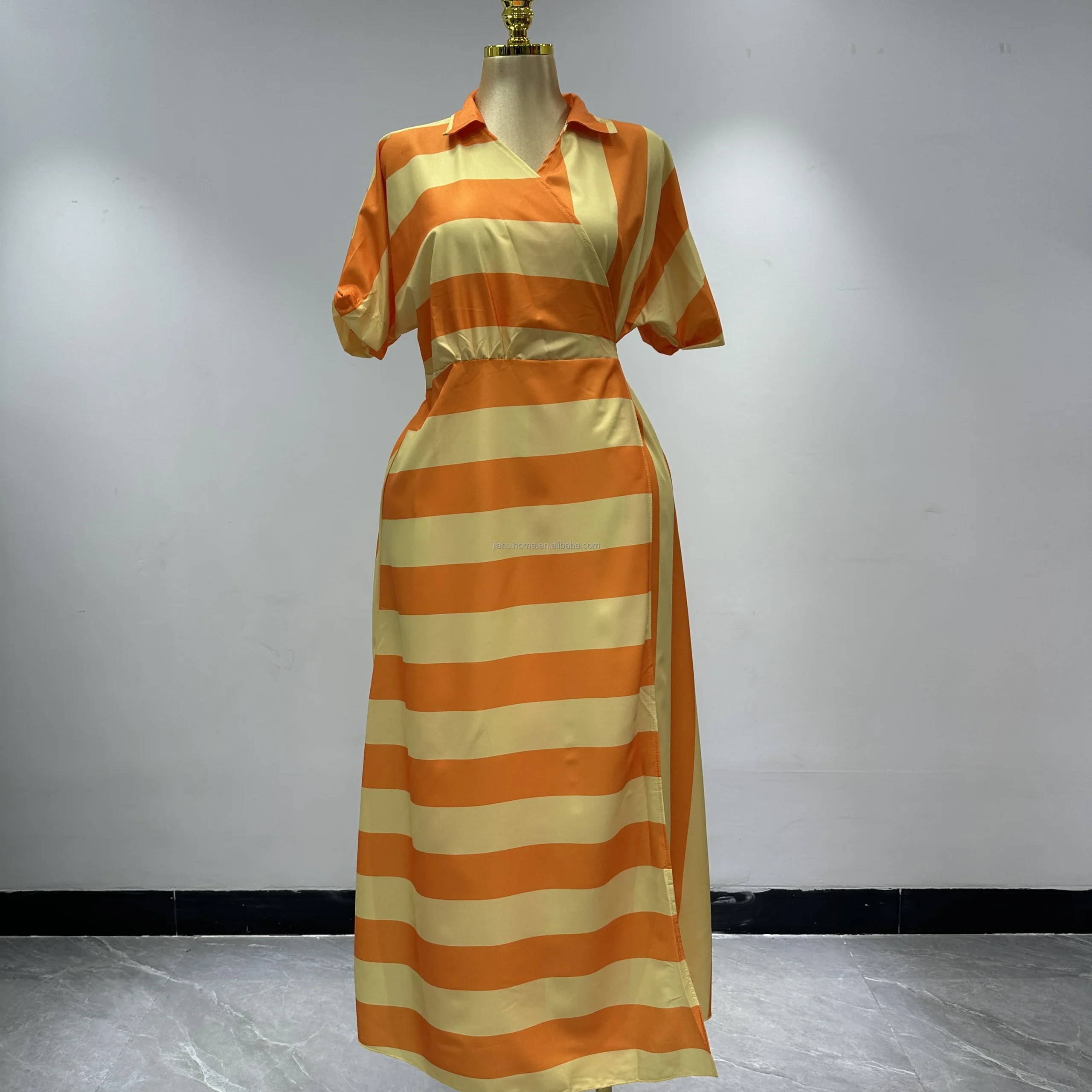 Robe Longue Africaine Rayée Col V – Tissu Respirant, Taille Élastique, Style Moderne