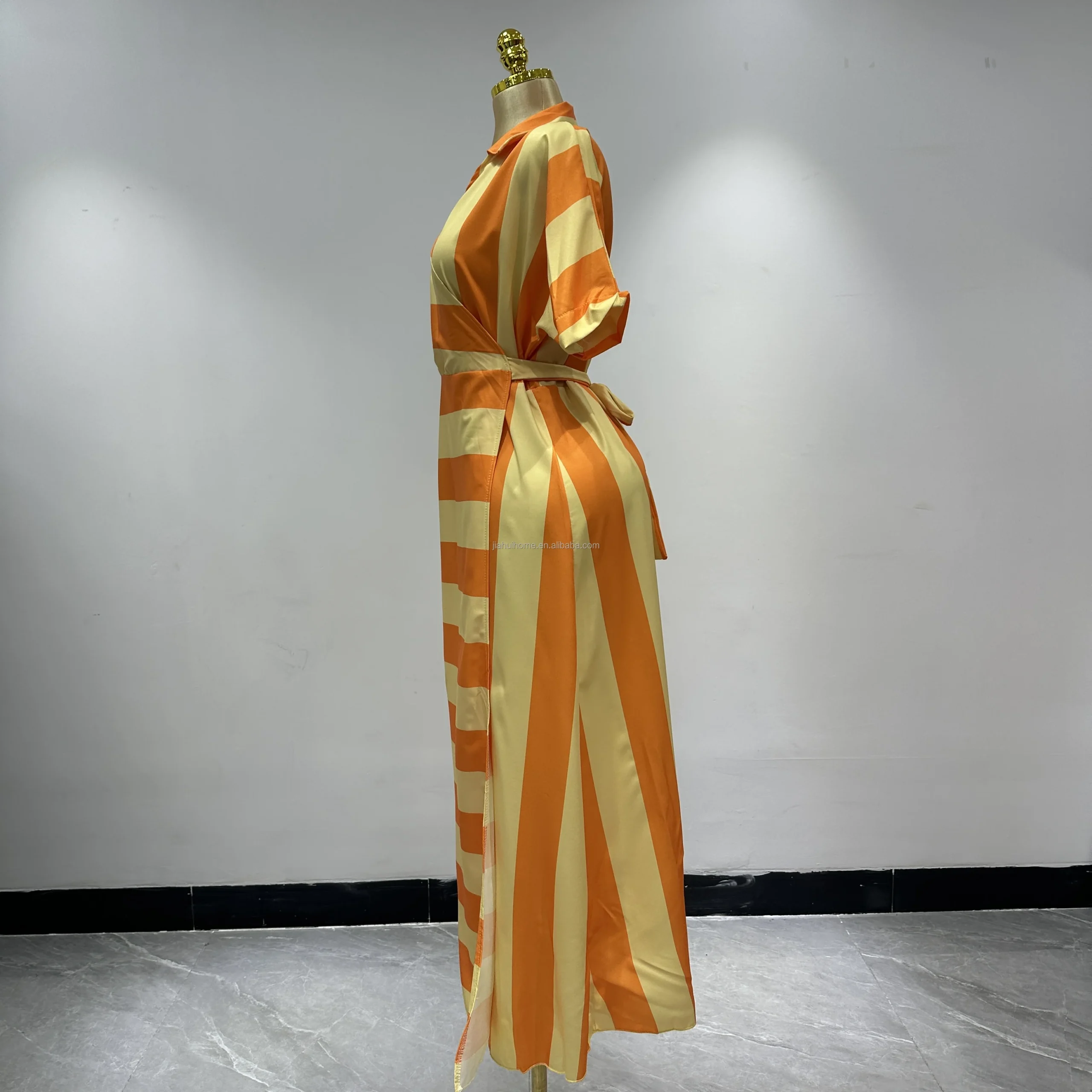 Robe Longue Africaine Rayée Col V – Tissu Respirant, Taille Élastique, Style Moderne