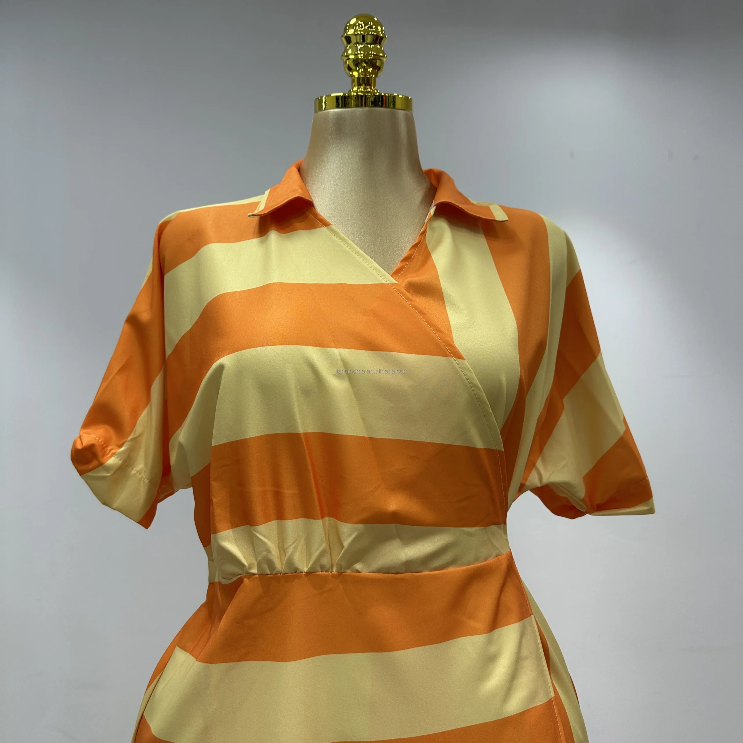 Robe Longue Africaine Rayée Col V – Tissu Respirant, Taille Élastique, Style Moderne