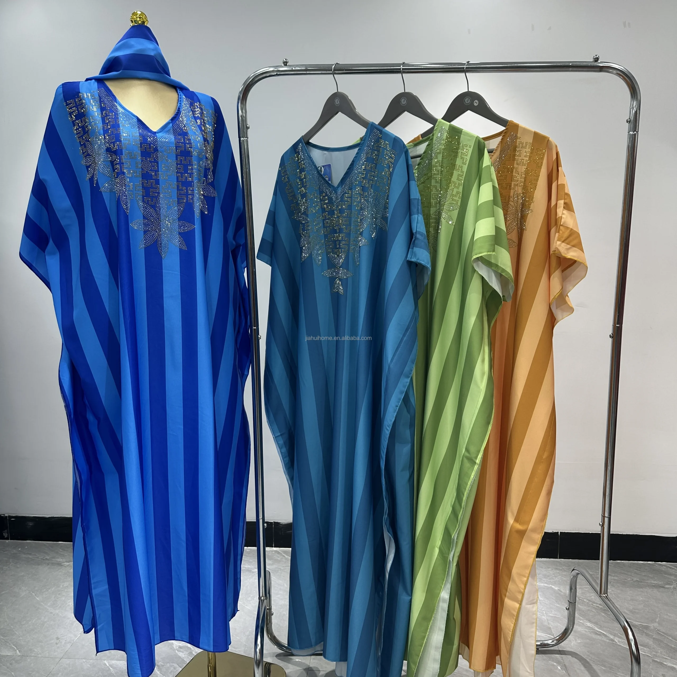 Robe Africaine Ample Rayée avec Strass – Abaya Col V Élégante Toutes Saisons