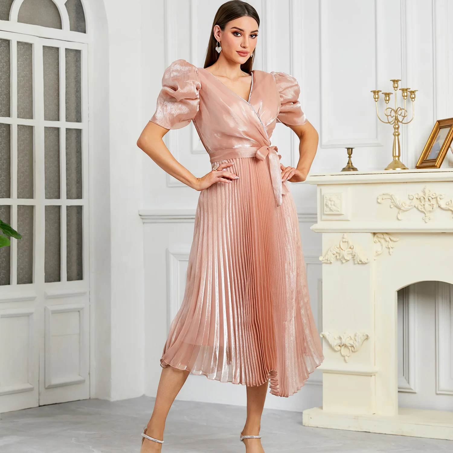Robe Maxi Élégante Col V Manches Bouffantes Plissée Ceinturée Taille Haute – Style Vintage Chic