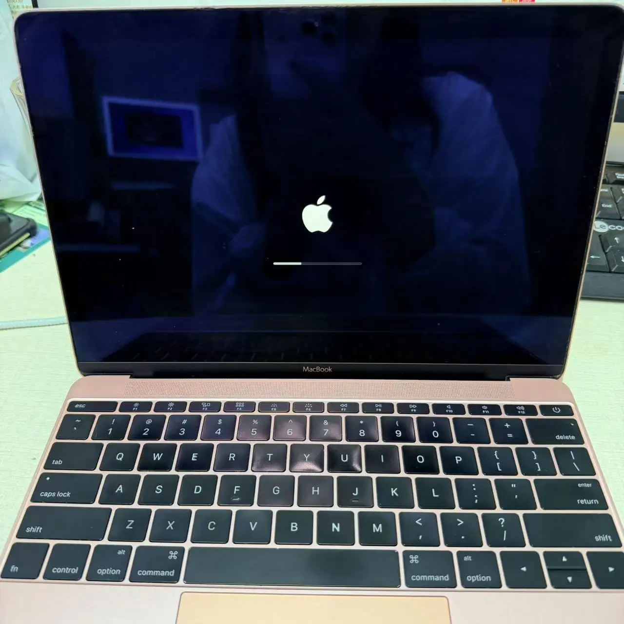 MacBook 2016 Core i5 8Go 256Go SSD - Reconditionné Grade A | Or Rose