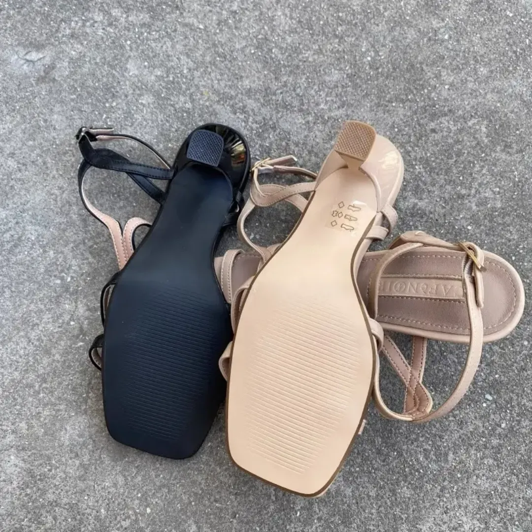 Sandales à Talons Épais pour Femmes – Design Croisé Élégant et Confortable