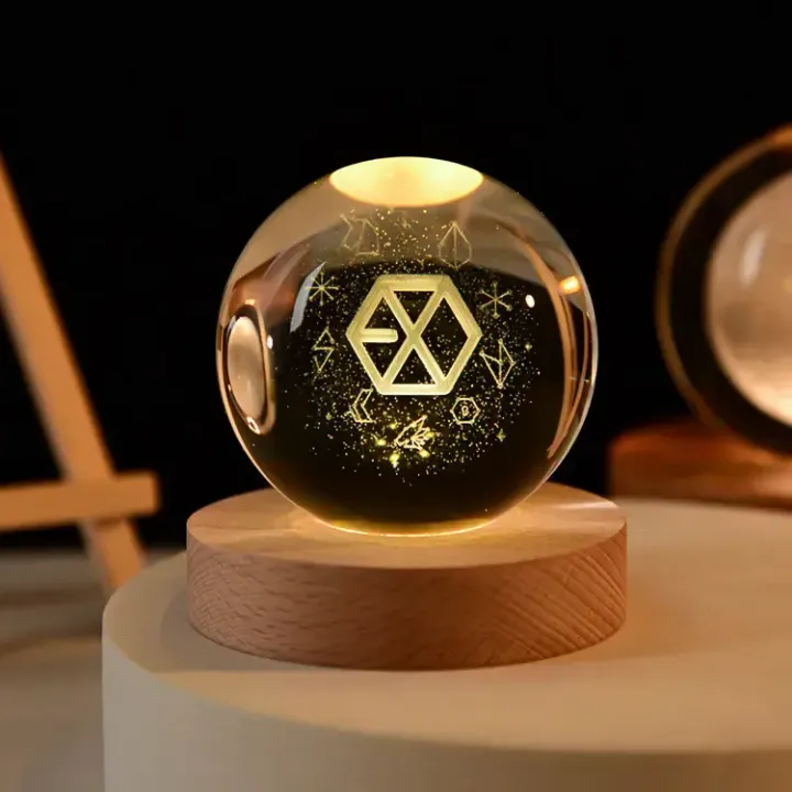 Lampe Veilleuse Boule de Cristal 3D Gravée au Laser - Décoration Intérieure et Cadeau Original