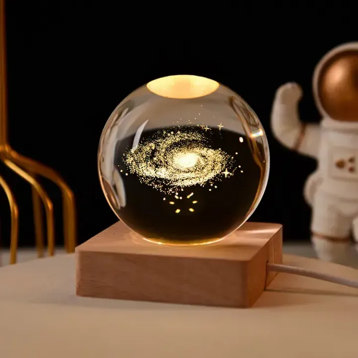 Lampe Veilleuse Boule de Cristal 3D Gravée au Laser - Décoration Intérieure et Cadeau Original