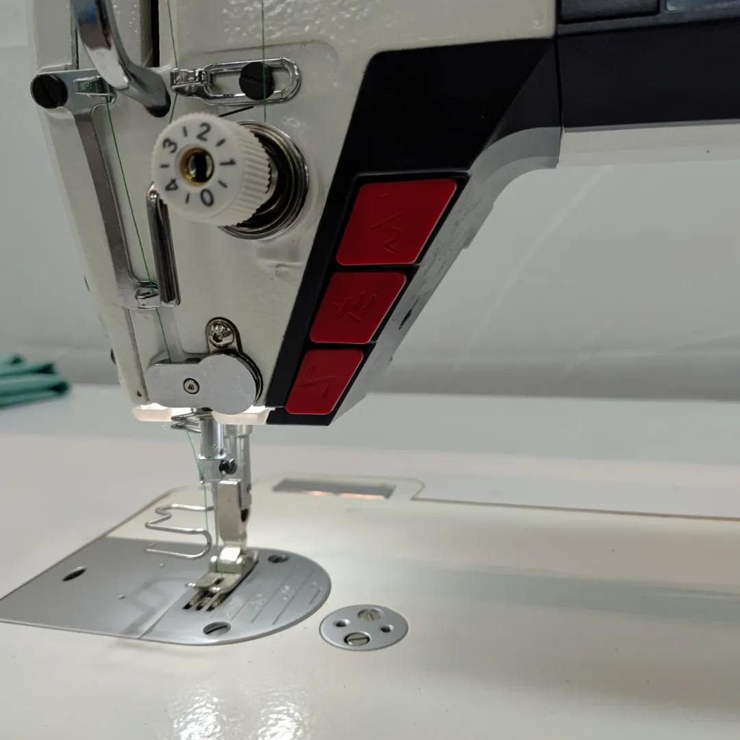 Machine à Coudre Industrielle Automatique LINGRAI ST-9800-D4 – Haute Vitesse avec Commandes Informatisées