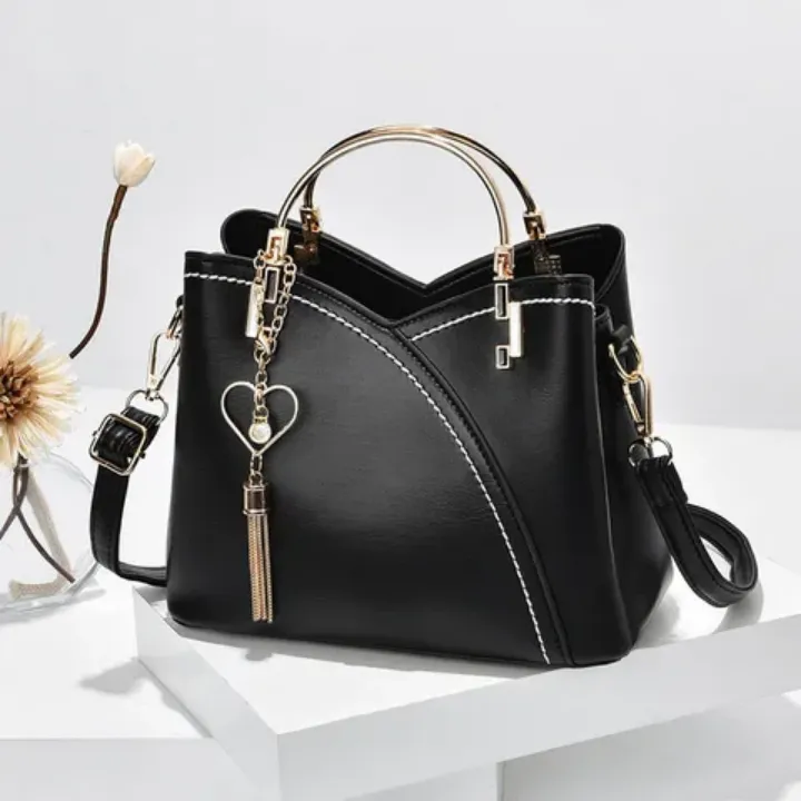 Sac à Main Femme Élégant Bicolore avec Poignée Métallique et Pendentif Charm – Style Chic et Moderne en Cuir PU