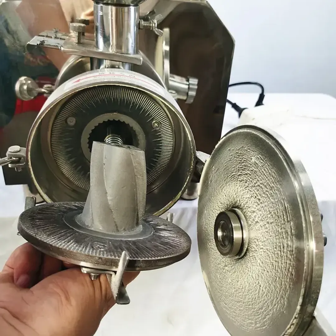 Moulin à Farine Électrique 30-50Kg/h - 2200W Haute Capacité pour Usage Professionnel et Commercial