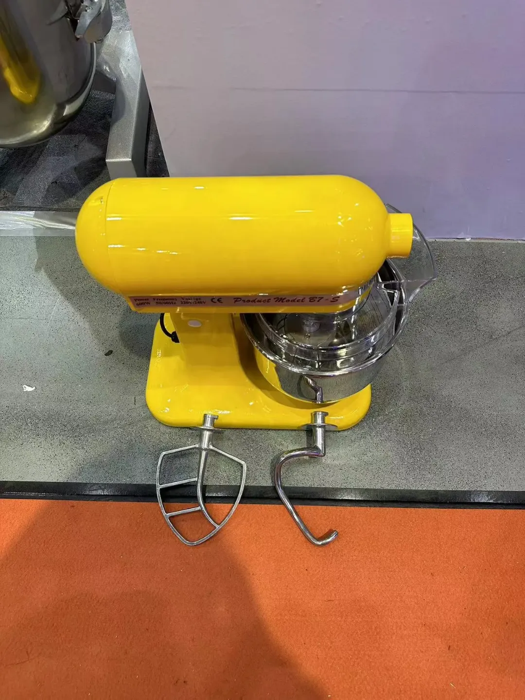 Batteur Mélangeur Professionnel sur Socle 7 Litres - 600W Haute Vitesse pour Cuisine et Boulangerie