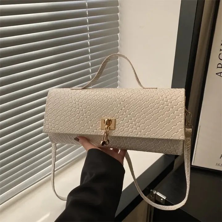 Mini Sac à Main Long avec Fermoir Doré – Élégance Compacte