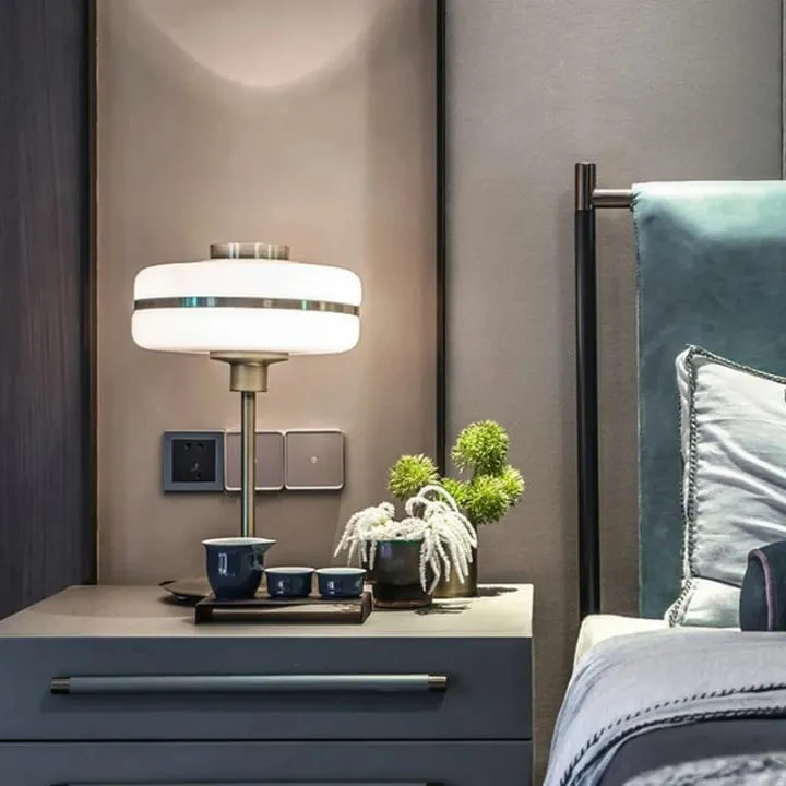 Lampe Métal Chromé Minimaliste – YF-221