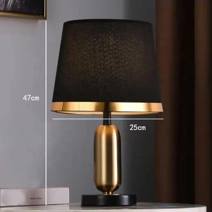 Lampe Dorée avec Abat-Jour Noir – YF-253A