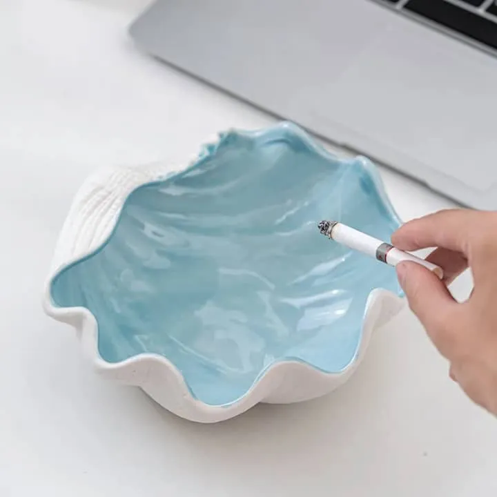 Cendrier décoratif en forme de coquillage – Céramique brillante bleu ciel