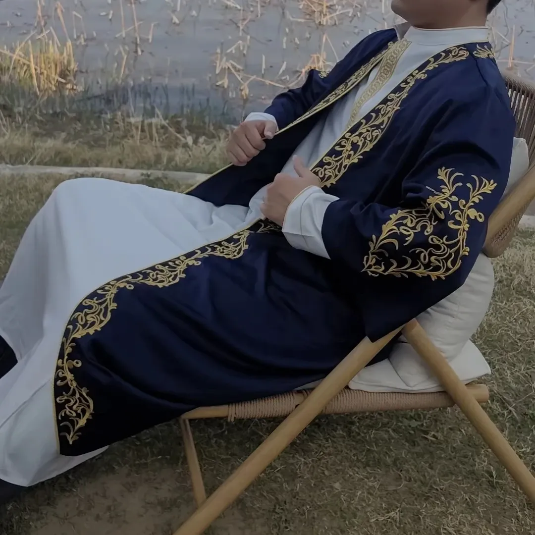 Bisht Émirati Homme – Cape Traditionnelle de Luxe Brodée Or, Abaya Cérémoniale Orientale