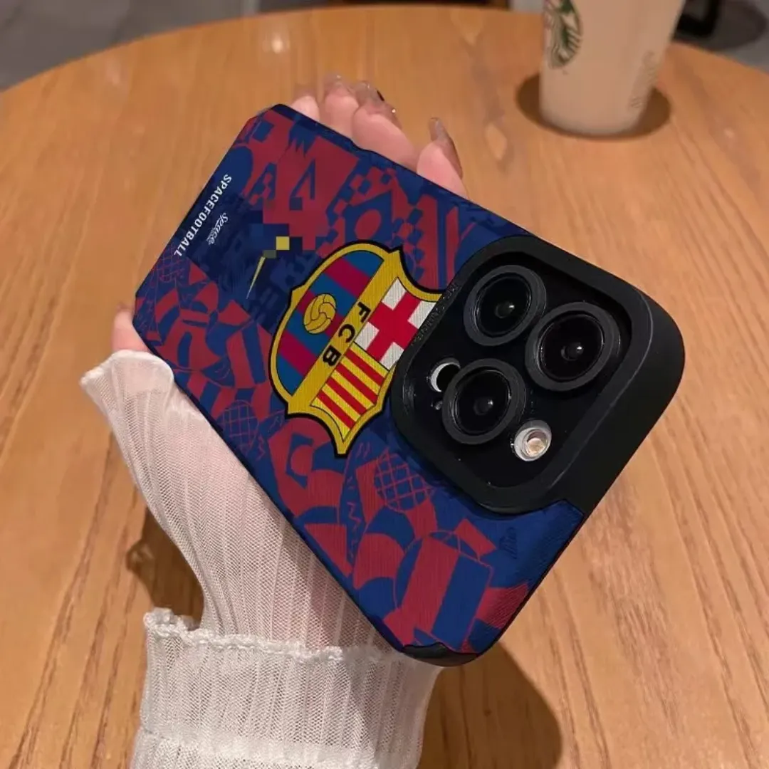 Coque iPhone 16/16 Pro FC Barcelone – Motif Football | Étui Sport en Cuir PU