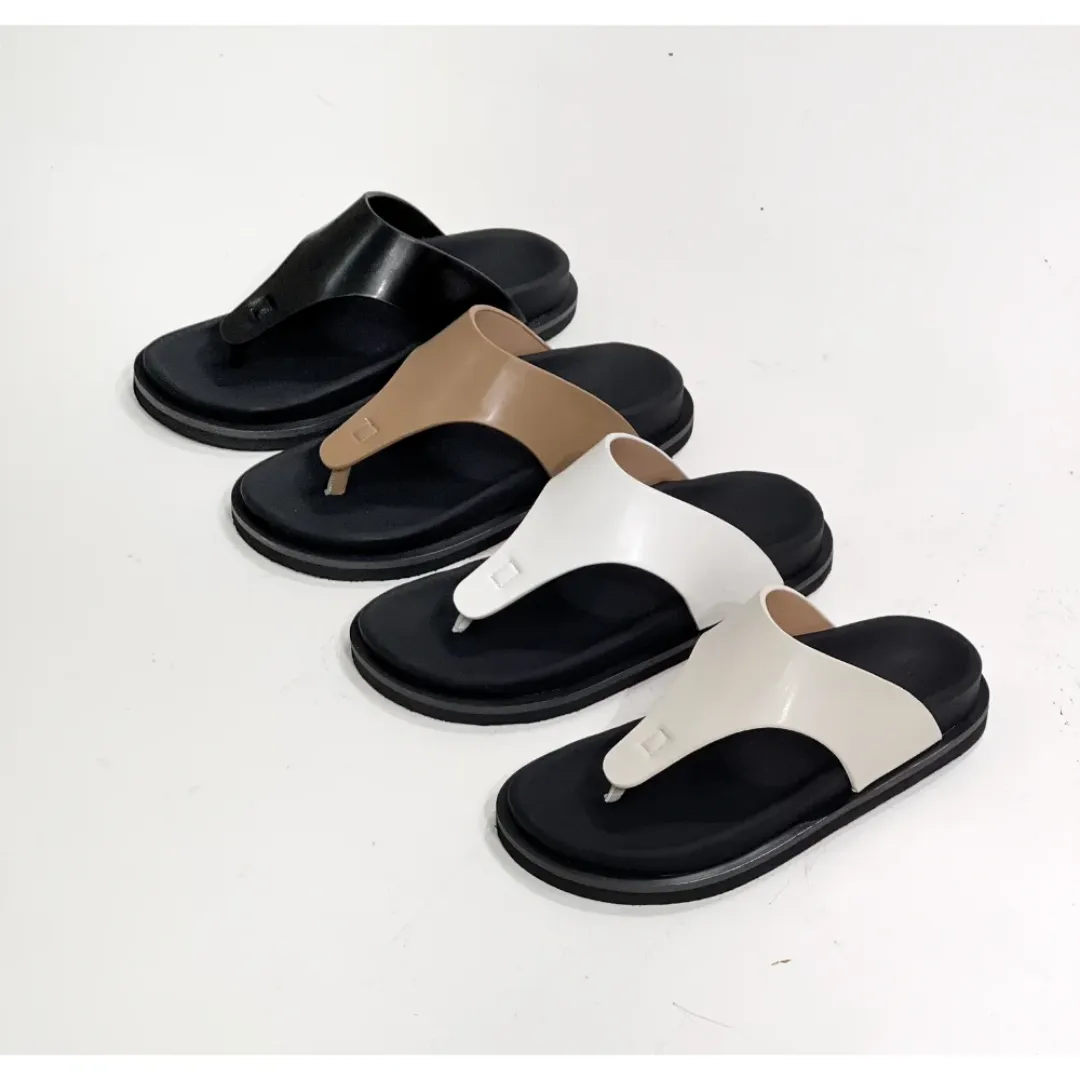 Sandales Homme Tendance – Claquettes Tongs Minimalistes en Similicuir (Noir, Blanc, Beige)   ---