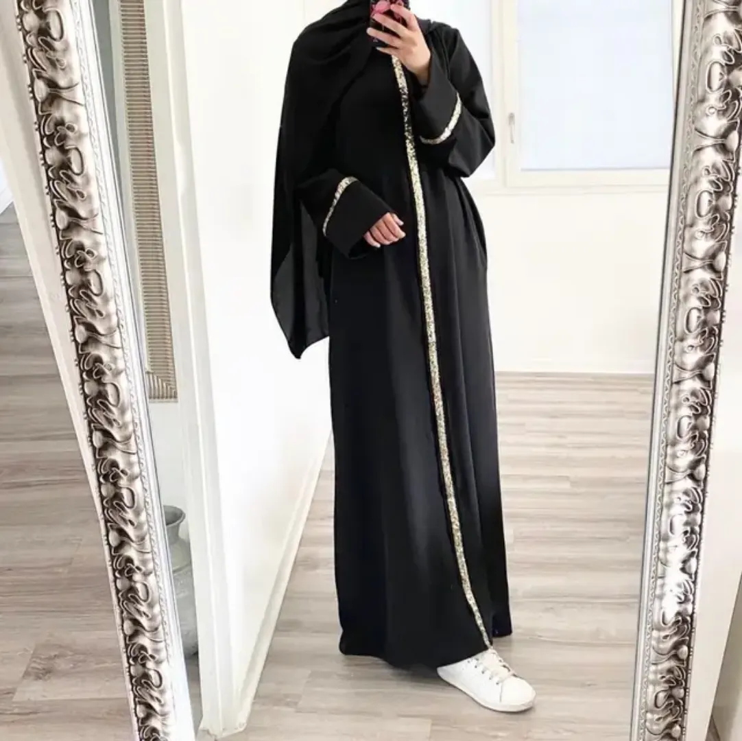 Abaya Casual Bleu avec Détails Brodés – Élégance Décontractée
