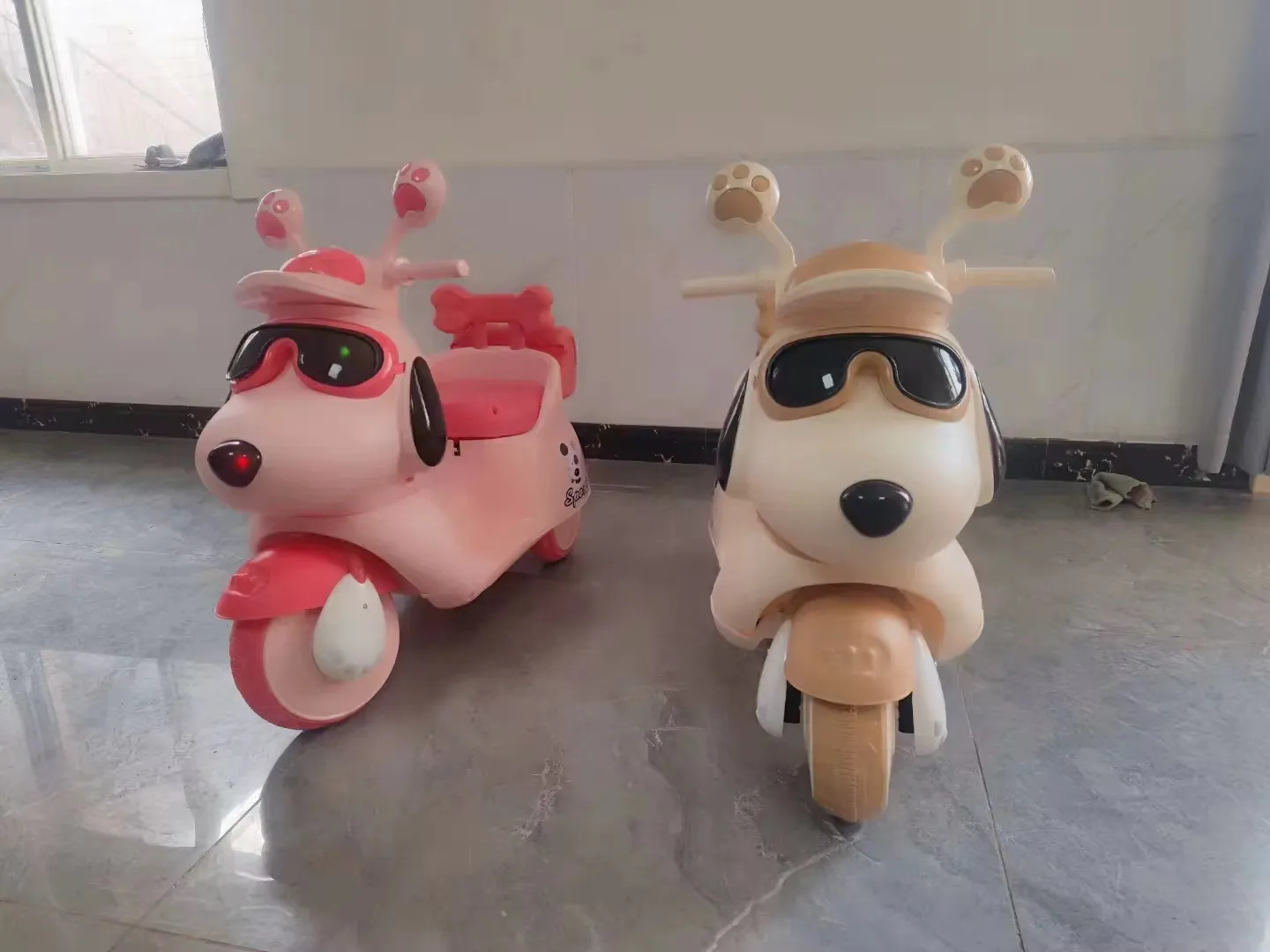 Moto électrique pour enfant – Design Chiot Rose avec coffre et dossier