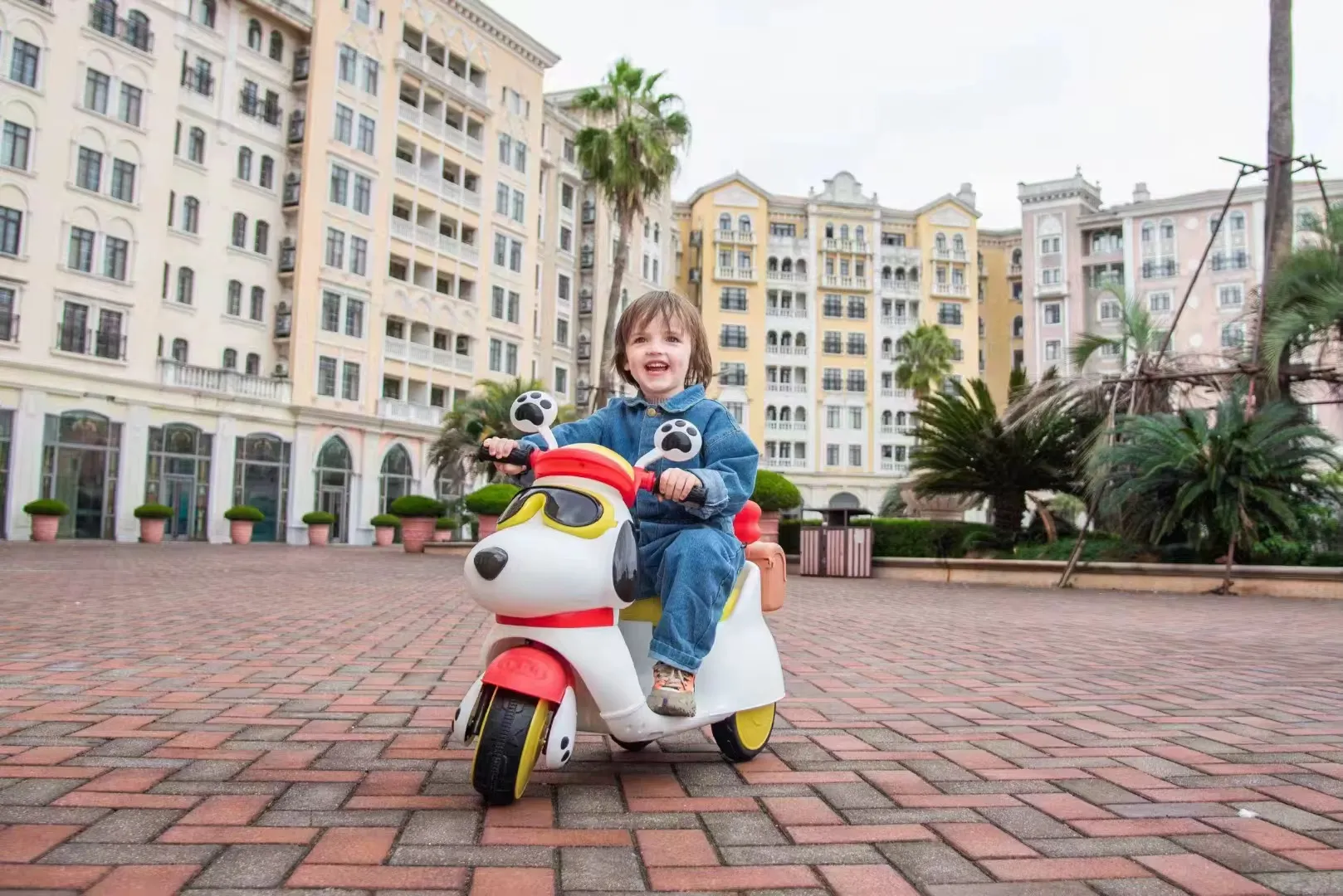 Moto électrique pour enfant – Design Chiot Rose avec coffre et dossier