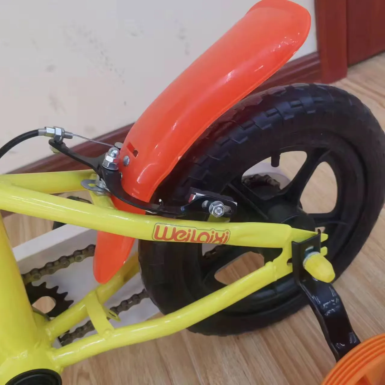 Vélo Enfant Dino 12-20 Pouces – Cadre Renforcé, Design T-Rex, Panier Avant et Roues d’Appui