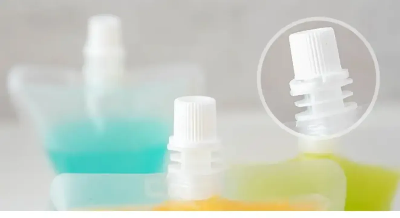 Lot de 100 Pochettes Transparentes 100 ml avec Bec Verseur et Poignée – Idéales pour Boissons et Eau Potable